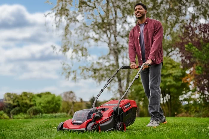 How to Maintain a Lawn in a Dry Climate: Essential Tips for a Thriving Lawn