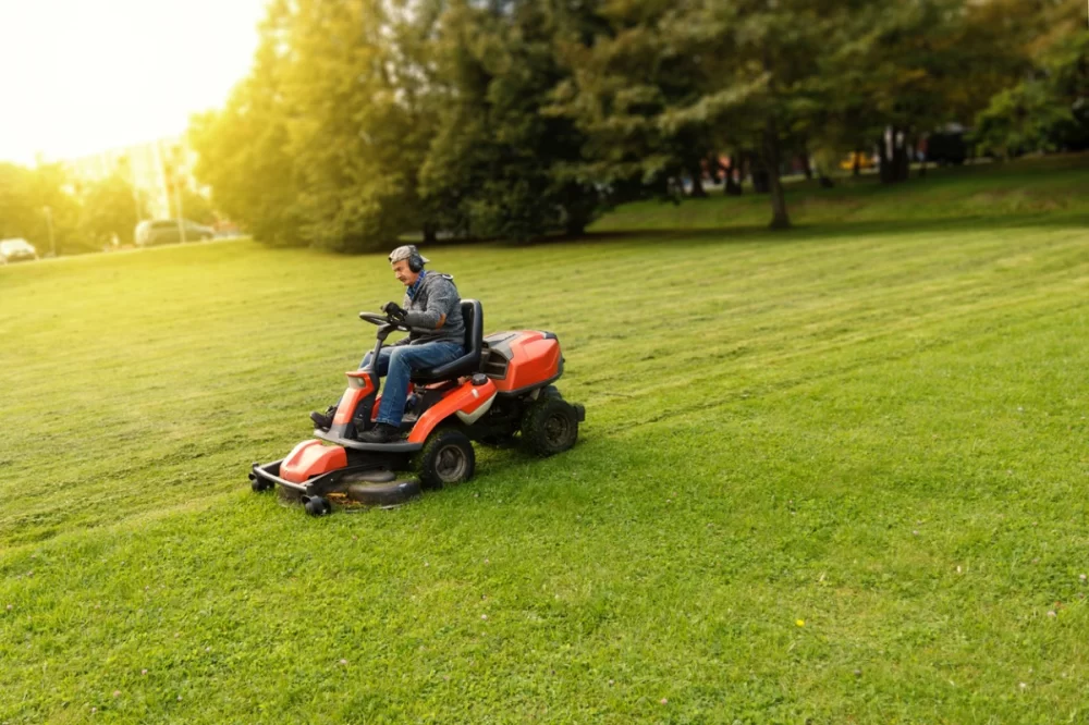 Best Lawn Care Equipment for Professionals in the U.S.